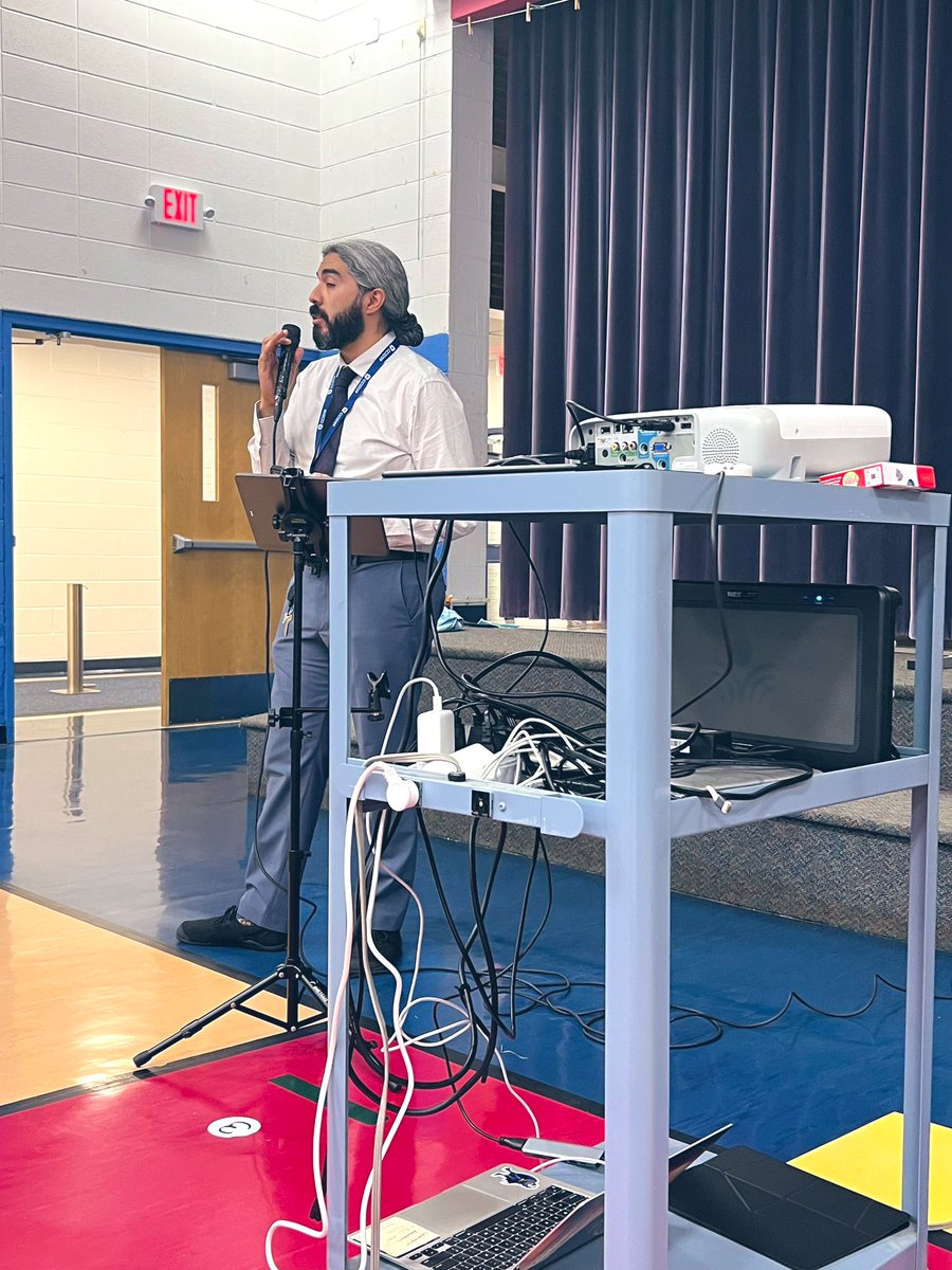 ✅ Curriculum Night! #Togetherweglow #Juntosbrillamos #1district1team <a href="/CCSD59/">CCSD59</a> <a href="/DirectoraSmith/">Lily Smith</a> <a href="/SubdirectorMeza/">Alex Meza</a>