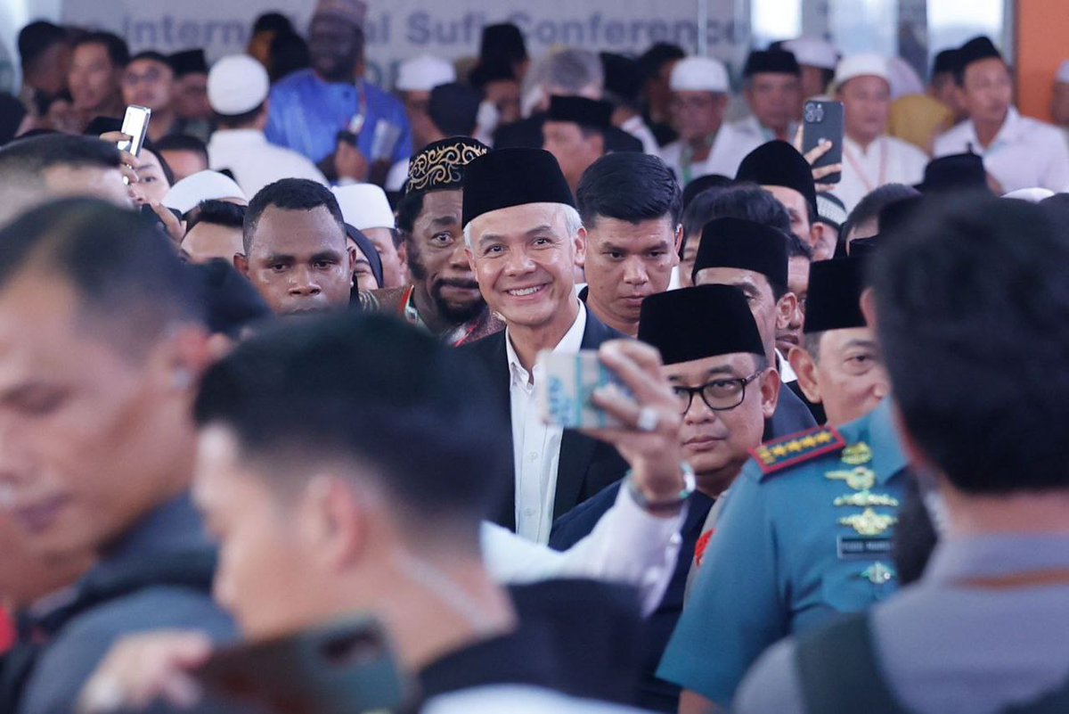 Sosok Ganjar Pranowo adalah sosok yang ikhlas mengabdi kepada masyarakat 
#JatengSelaluDihati