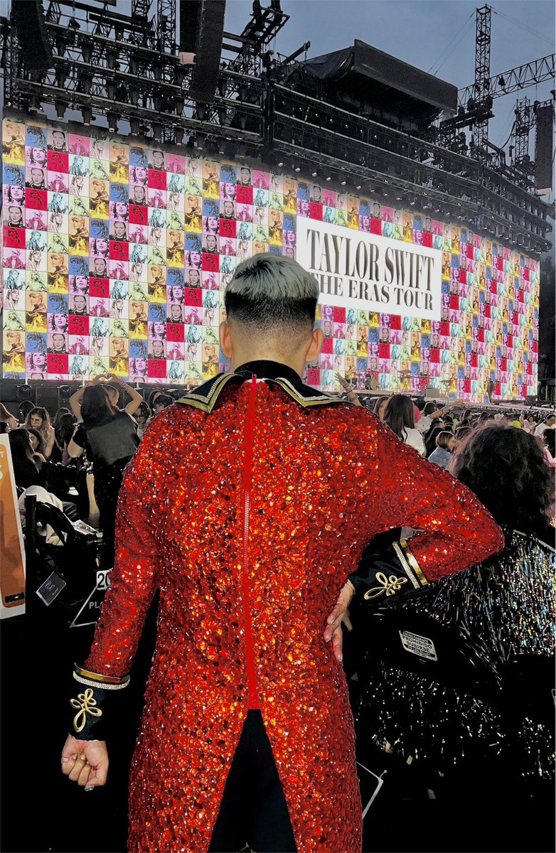 bubbledannu's tweet photo. @mexico_swift Llegue tarde, y no pude disfrutar antes del concierto, pero mucha gente que me encontraba decía que les había encantado mi traje, pegue aproximadamente 6000 piedritas https://t.co/YajIoRXVRo