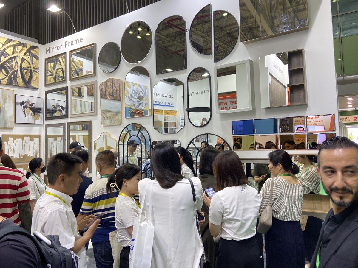 intco_framing's tweet photo. We had a lot of great conversations with our customers at #vifaasean ! 🎉
Stop by and meet @intco_framing at 👇
📍 Hall AB / AB5
SECC 799 Nguyễn văn linh, quận 7, TP.HCM
#homedecor #pictureframe #photoframe #framemoulding #wallart #mirrorframe #artframe #photoframing https://t.co/5Wlpb6Jjst