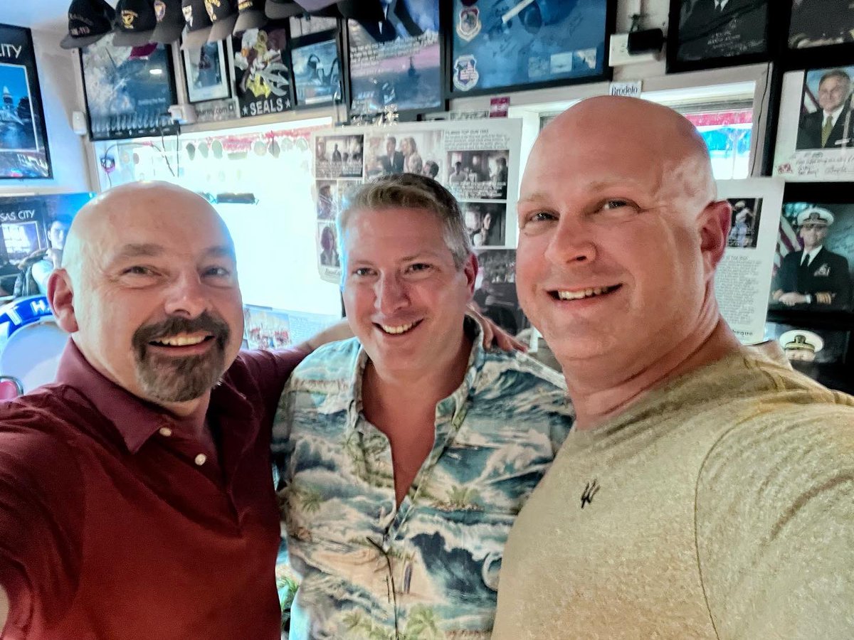 SteveUrszenyi's tweet photo. I had dinner at Kansas City BBQ tonight, maybe better known as #TopGunBar, where they filmed ‘that scene’ in TOP GUN (1986). And who better to be there with if not Mr. Top Gun himself, @jackstewartbooks.
Good times at #bouchercon2023. https://t.co/XTHX3mW41Y