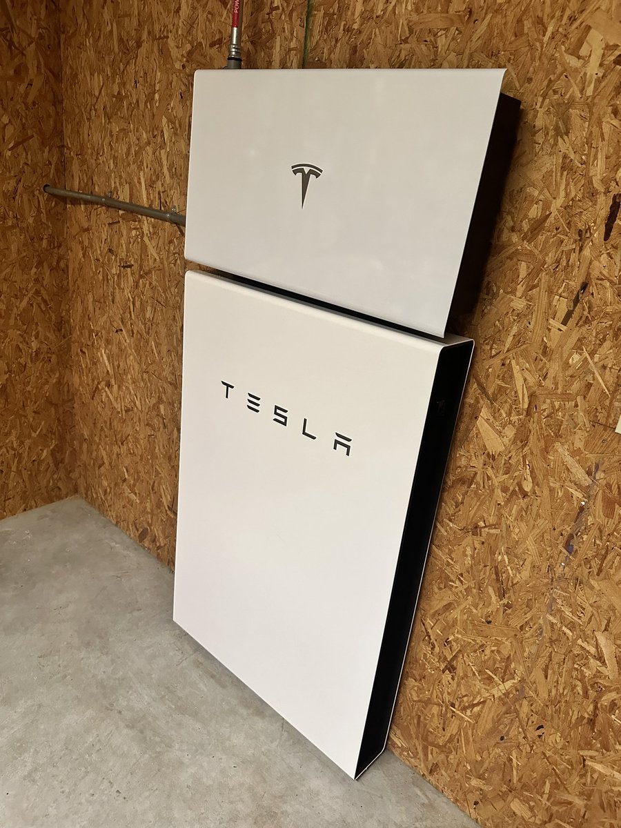 RockerKevin's tweet image. I’m so jealous.  My dad just got #TeslaSolar. 
#Tesla @teslaenergy @elonmusk