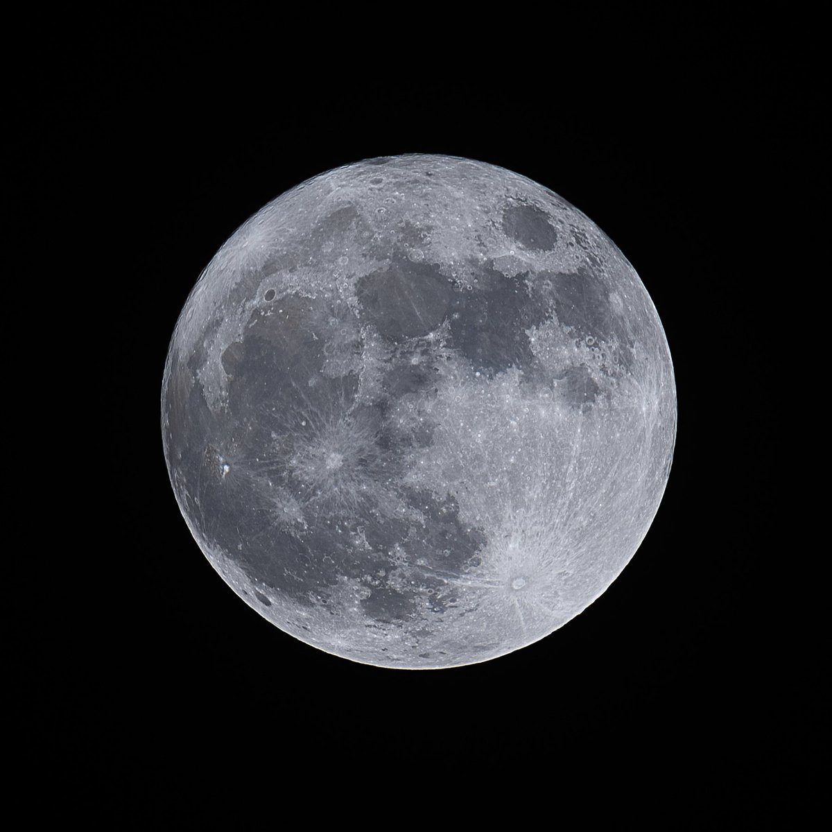 AJConolly's tweet photo. 2nd full moon of August! The last Super Blue Moon until 2037! https://t.co/ERJlMeh7ct