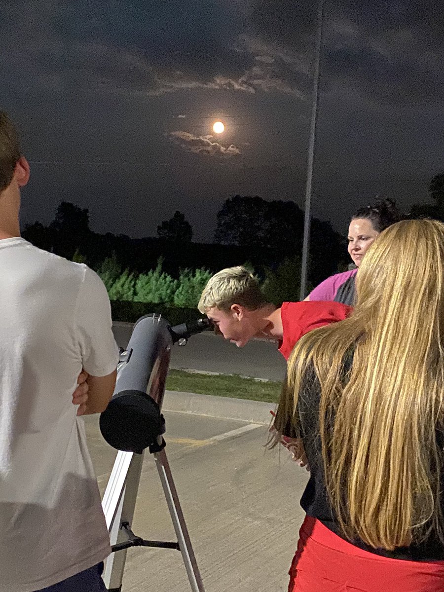 Thank you, Mrs. Price, for giving us a close-up of tonight’s beautiful Blue Moon! <a href="/LakeCreekHS/">Lake Creek High School</a> <a href="/lions_trw/">Tim Williams</a> <a href="/TanyaBrogger/">Tanya Lambert Brogger</a> <a href="/newtonLCHS/">Mrs_NewtonLCHS</a> <a href="/MrGossett_LCHS/">Joshua Gossett</a>