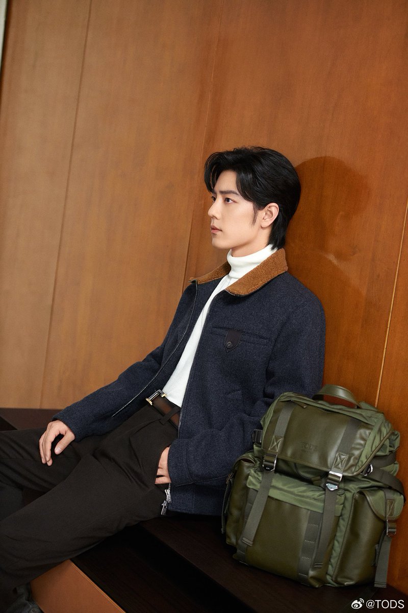 PPloyxz's tweet image. TOD&apos;S
&quot; ภาพเบื้องหลังได้เผยแพร่แล้ว วัสดุขนสัตว์เนื้อหนาทำให้เสื้อแจ็คเก็ตในฤดูกาลใหม่มีเสน่ห์ องค์ประกอบหนังอันเป็นเอกลักษณ์นั้นได้รับการประดับด้วยรายละเอียด ความเข้ากันของกระเป๋าเป้และรองเท้าโลฟเฟอร์รุ่นใหม่ที่ใช้งานได้จริง&quot;
#RobotRabbit  #XiaoZhan  #肖战  #เซียวจ้าน