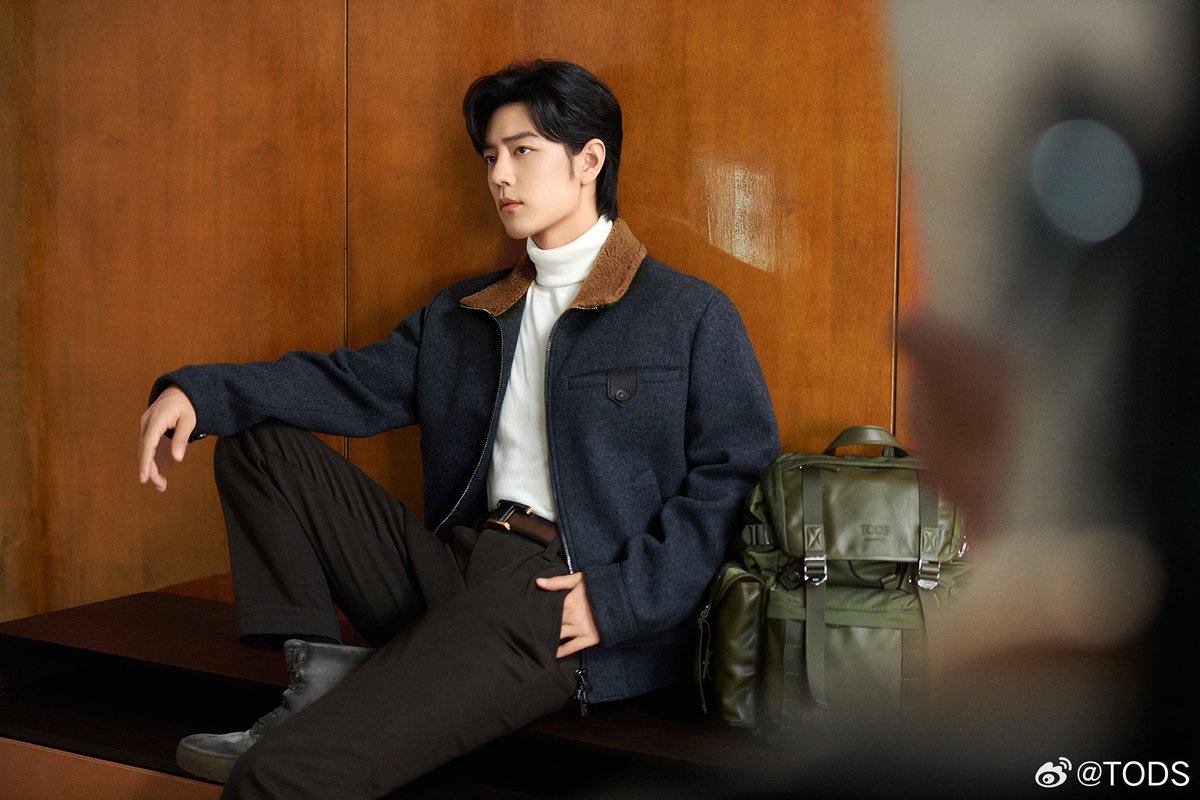 PPloyxz's tweet image. TOD&apos;S
&quot; ภาพเบื้องหลังได้เผยแพร่แล้ว วัสดุขนสัตว์เนื้อหนาทำให้เสื้อแจ็คเก็ตในฤดูกาลใหม่มีเสน่ห์ องค์ประกอบหนังอันเป็นเอกลักษณ์นั้นได้รับการประดับด้วยรายละเอียด ความเข้ากันของกระเป๋าเป้และรองเท้าโลฟเฟอร์รุ่นใหม่ที่ใช้งานได้จริง&quot;
#RobotRabbit  #XiaoZhan  #肖战  #เซียวจ้าน