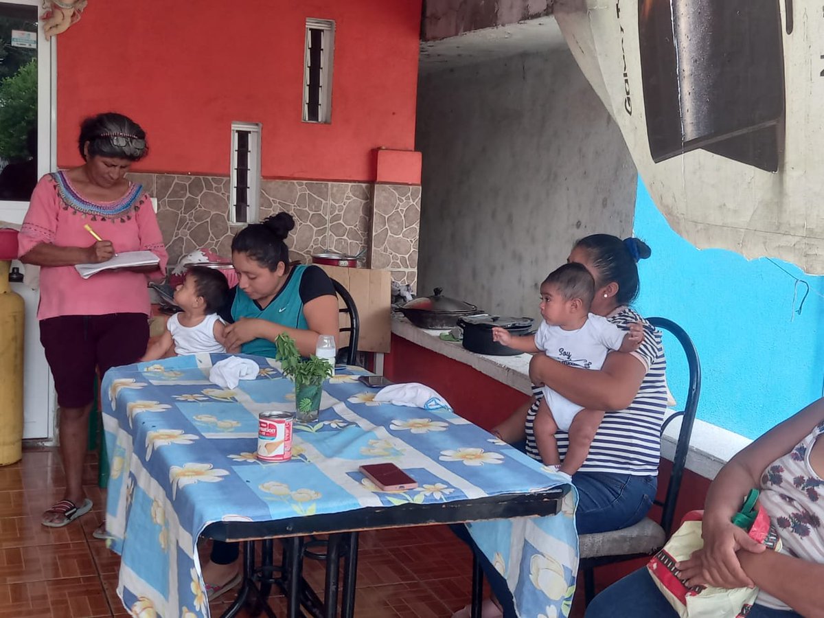 MauCasBol's tweet photo. Continuando con la #ASCROC por @croc_apst y @CROC25_Tab, se impartió la Master Class de Panadería en técnica y preparación de pay Carlota con el objetivo de cuadyuvar en la mejora continua de la economía de los hogares y empoderamiento de las mujeres tabasqueñas @HugoRamosRamire https://t.co/5RFEgpPzvT
