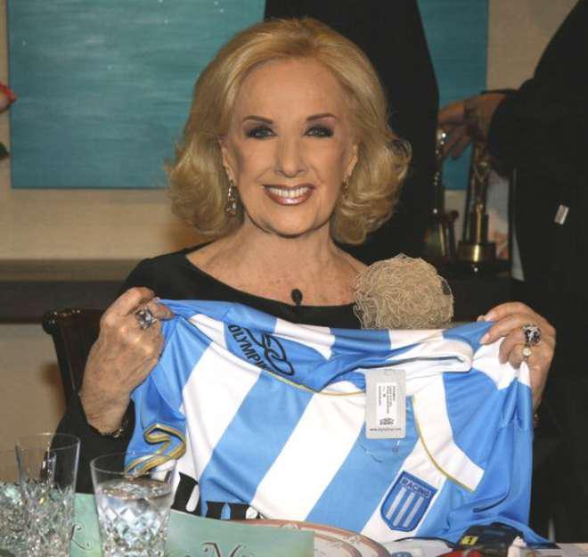 metroadelantado's tweet photo. La única hincha de Racing que lo vio campeón de la Libertadores. https://t.co/D7iqnXAKNM