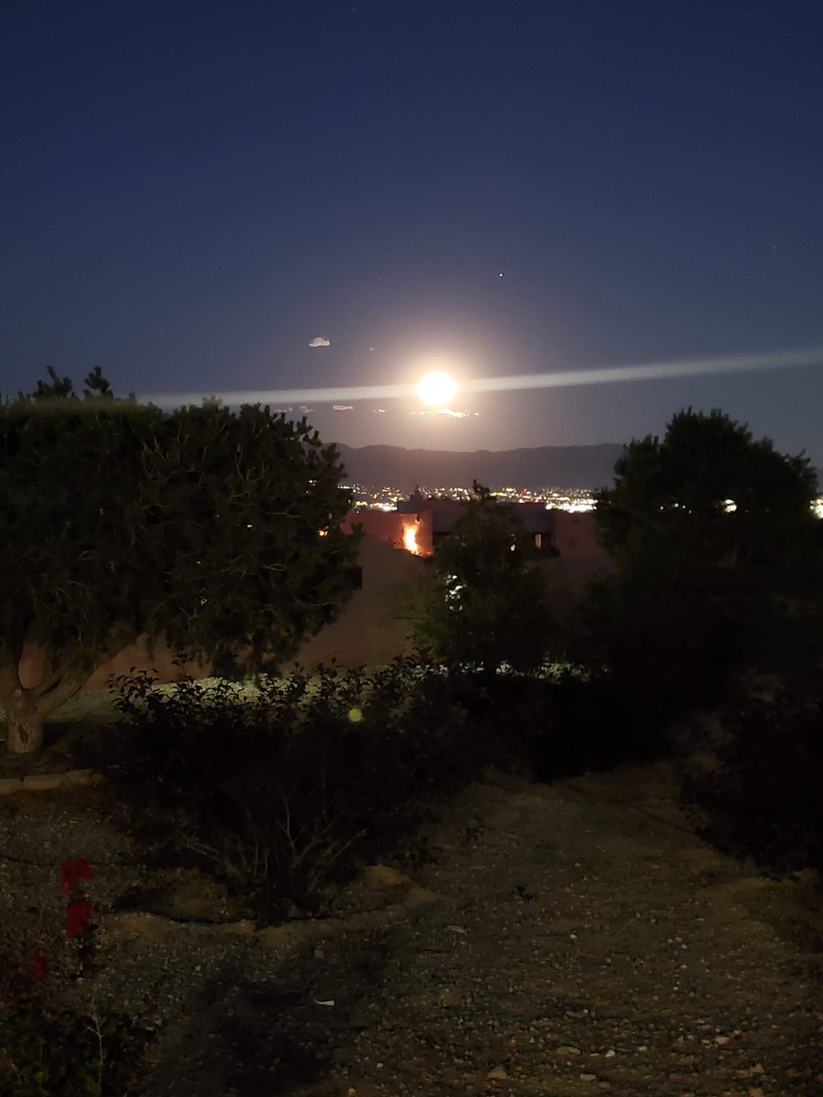 PermedtoNatural's tweet photo. Once in a Blue Moon. #bluemoon #bluefullmoon #bluemoon2023 https://t.co/KcqHokYpNA