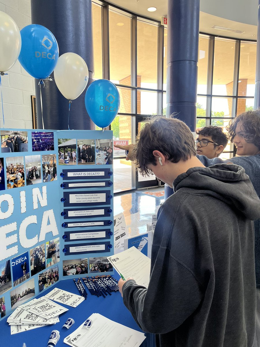 Blackman_DECA's tweet image. Had a huge success at our Deca club booth! Thank you to everyone who stopped by!! #deca #decainc #tndeca
