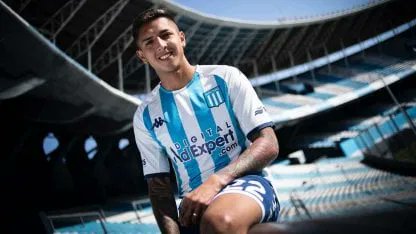 MajulLuisOK's tweet photo. Te besaste el escudo y te fuiste a vender humo a Racing, así te fue TRAIDOR. https://t.co/3IsRstZnOc