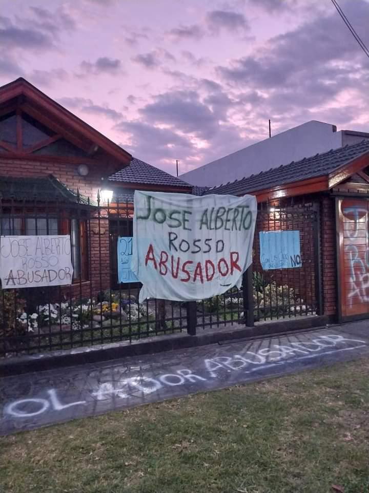 m4gnetica's tweet photo. Este es Jose Alberto Rosso abus4dor dueño de la perfumería del centro d Varela donde abusaba de sus empleadas, testimonios hay muchos, también denuncias que tapa con guita pero el escrache social no se te va a ir más pedazo de mierda. https://t.co/K4FDyGCXNK