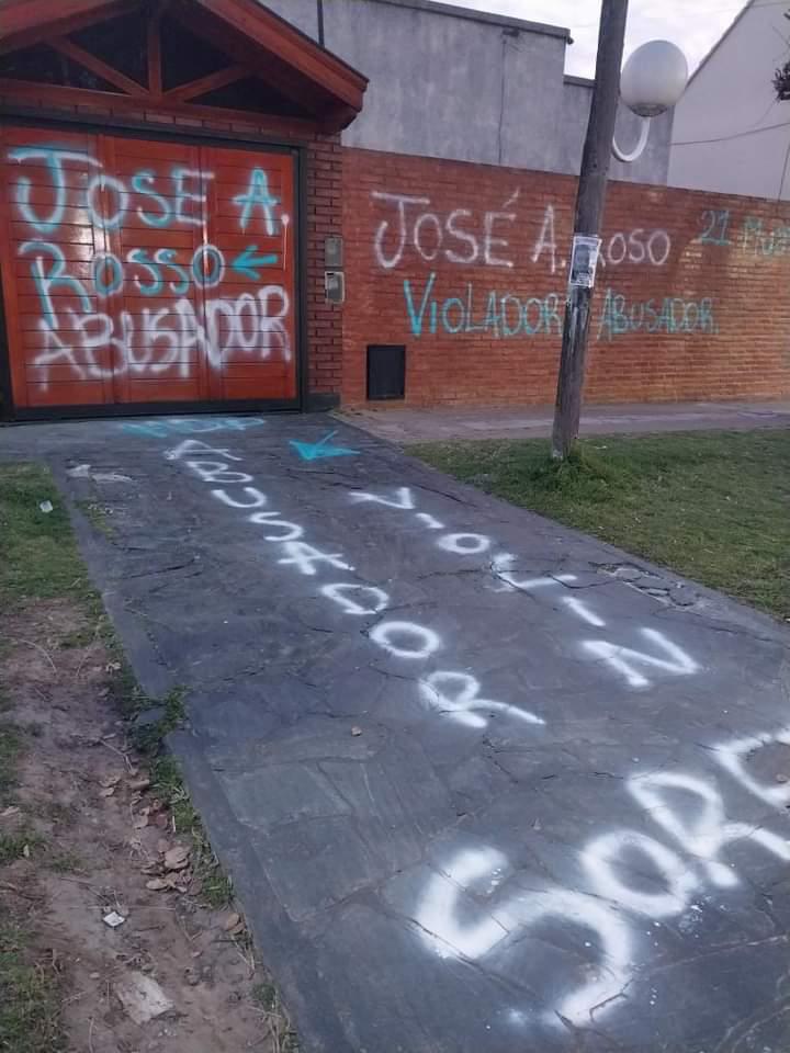 m4gnetica's tweet photo. Este es Jose Alberto Rosso abus4dor dueño de la perfumería del centro d Varela donde abusaba de sus empleadas, testimonios hay muchos, también denuncias que tapa con guita pero el escrache social no se te va a ir más pedazo de mierda. https://t.co/K4FDyGCXNK