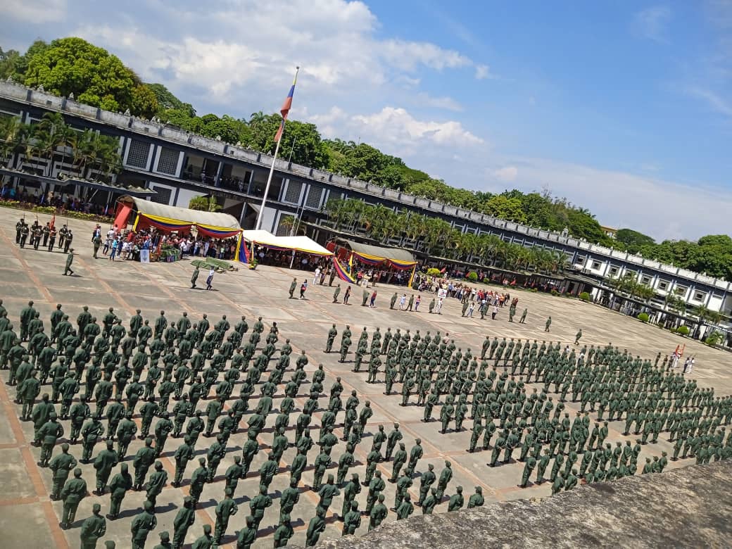 ATMCE2's tweet photo. #30AGO23 Desde el patio de honor de nuestra @ATMCE2 se llevó a cabo el acto de Reverencia a la Bandera Nacional por parte de personal de Aspirantes a Cadetes.! primera promesa ante la patria del Oficial Comunicador.! 
#ATMCE
#UMBV
#Excelenciaeducativamilitar https://t.co/PnMBmvHFge