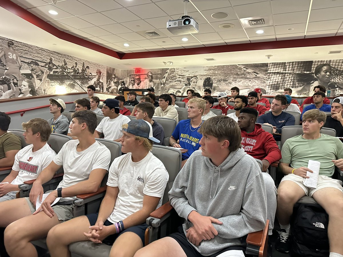 sacredheartbsb's tweet photo. First meeting of the year is in the 📚

#RollPios https://t.co/L46F4YzpQM