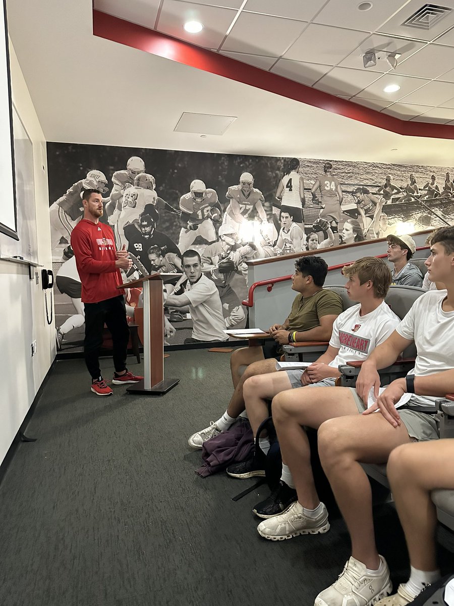 sacredheartbsb's tweet photo. First meeting of the year is in the 📚

#RollPios https://t.co/L46F4YzpQM