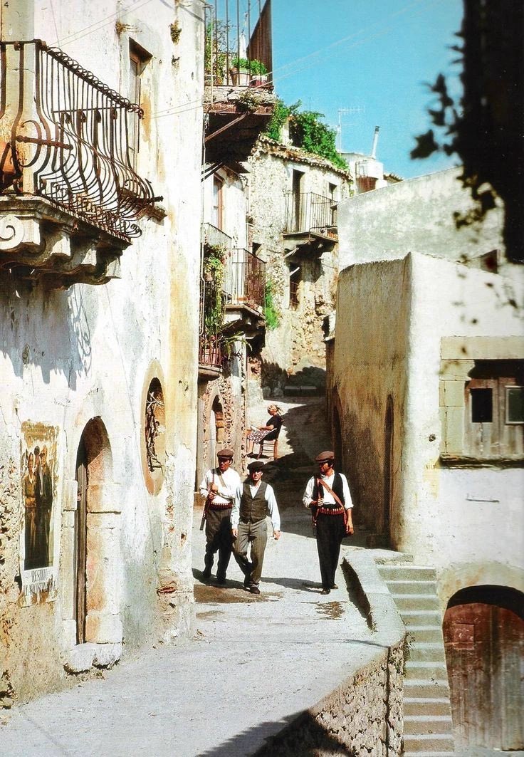 The Godfather (1972)
Dir: Francis Ford Coppola