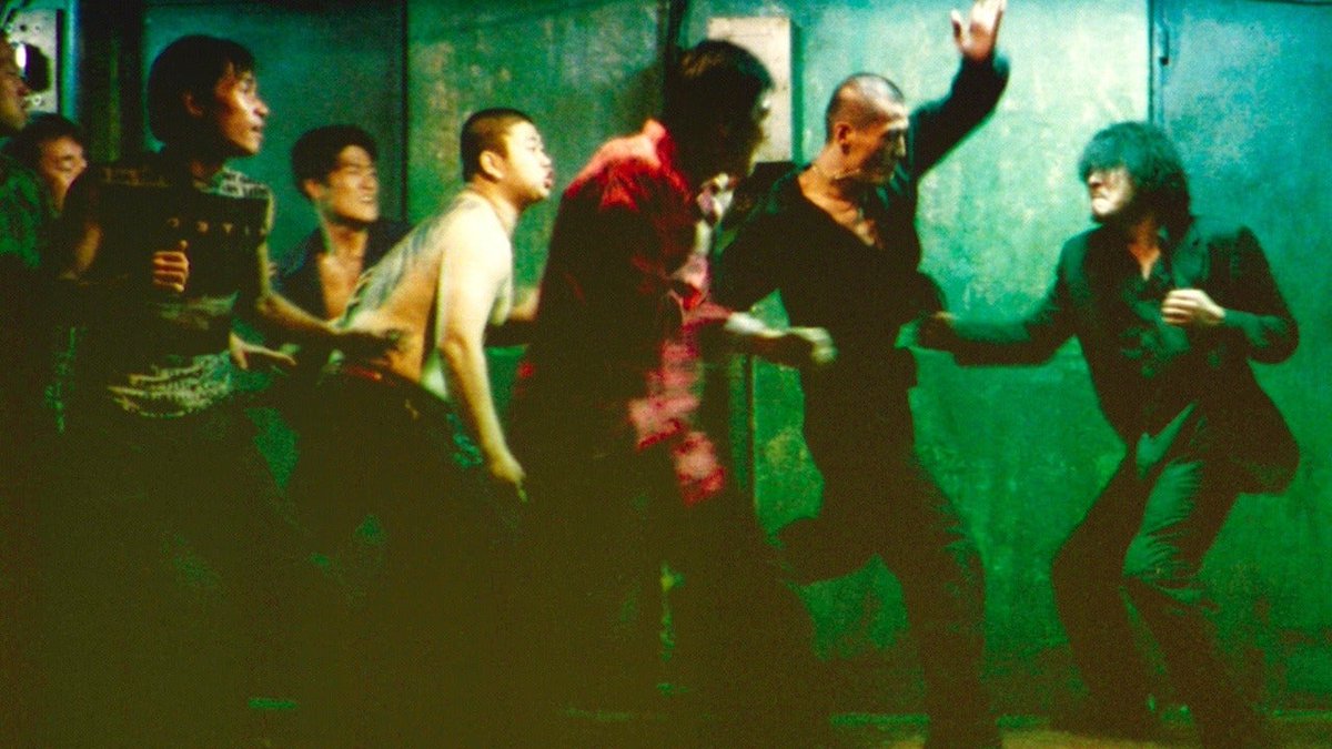 20 years after its release, the director of Oldboy, Park Chan-Wook, shares the secrets behind making the iconic hallway fight scene. bit.ly/3svVkZQ