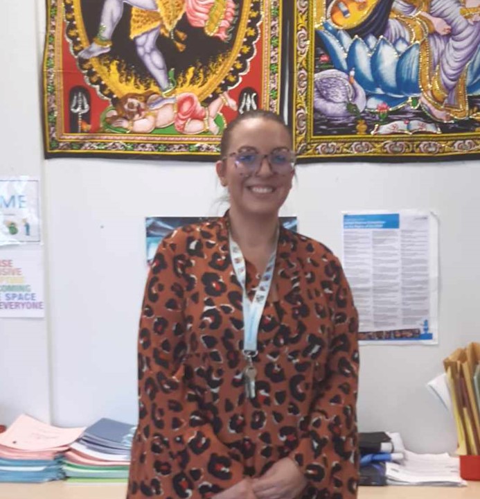RMEgreenwood's tweet photo. It is wonderful to have a  new RE teacher in the department. Welcome to Greenwood Academy Miss Pritchard. 😀💕
@Greenwood_Acad https://t.co/v6N32b6hn2