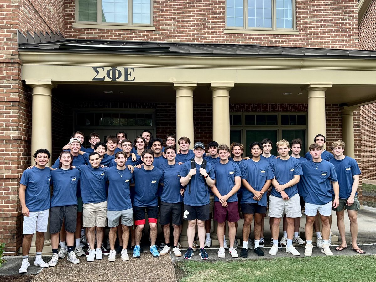 JP_Barber's tweet photo. First day of school for @SigEpWM! Great surprise to see such a big group show up for my annual back-to-school picture. Looking forward to another great year working with these brothers at Virginia Delta! #VDBL @officialsigep @williamandmary #wmConvocation https://t.co/CB96HskV9U