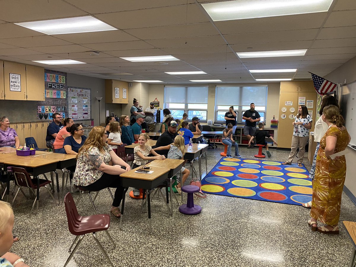 Great turn out for our Third Grade Back to School Night.