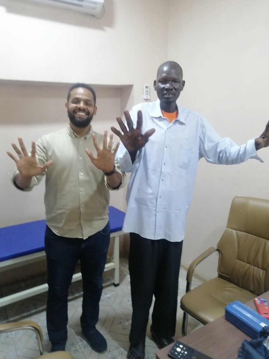 #جنوب_السودان
ناس الميدسن تتحركو شوية ، دا عمنا من ملكال سمع انو الدكاتر السودانيين جو نازحيين وحلف يعزمنا في جوبا بعد العيادة.
تتوقعو عندو شنو؟؟
بعد إذنو طبعا اخدنا الصورة.
#معالم_جوبا