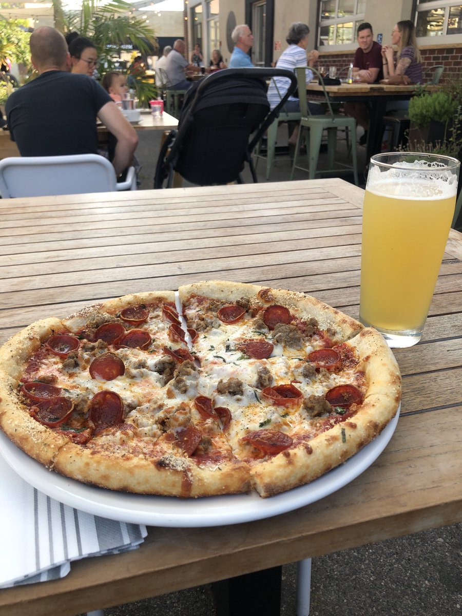 KevinTPleasant4's tweet photo. #endofsummerbrewerytour continues ⁦@PigAteMyPizza⁩ …wait, I mean at Nouvelle Brewery #craftapped happy hour https://t.co/SBpp0eAo3p