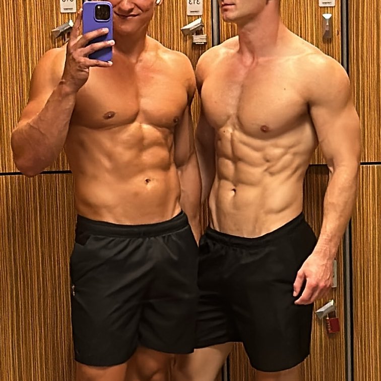 Who’s joining @BryceJaxxx and I in the locker room?!😝😈