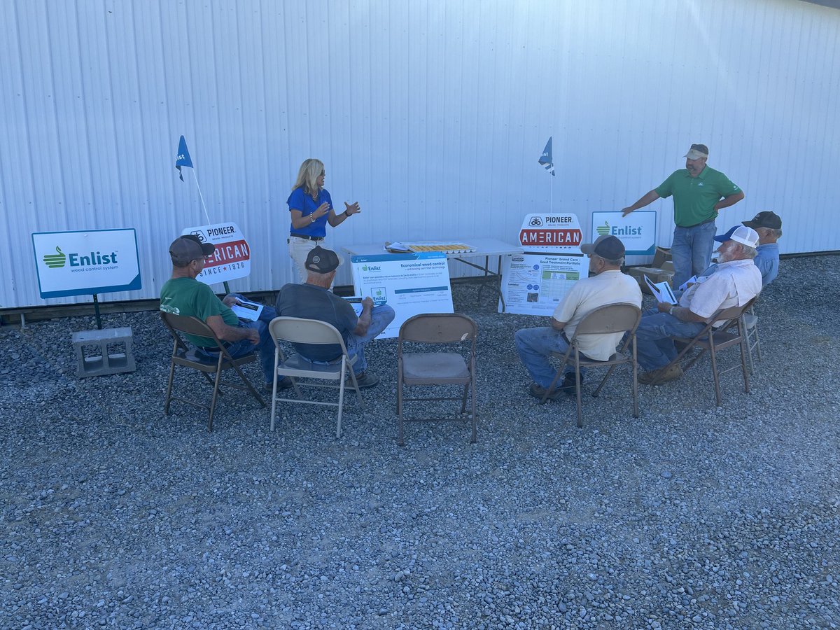 volunteercorn's tweet photo. Great field day at Ekron KY Nutrien ⁦@DynaGroSeed⁩ ⁦@CropProIN_KY⁩ ⁦@PioneerSeeds⁩ https://t.co/Xmz7fq7Oxl