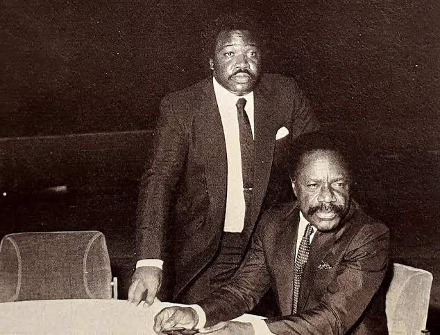 IamThatNaijaGuy's tweet image. President Omar Bongo led Gabon for 42 yrs, before handing over to his son Ali Bongo who have ruled for 14 consecutive years. 

The life expectancy in Gabon is 53 years. This means that an average Gabonese lived their whole life under the rule of the Bongo family. In other words,…