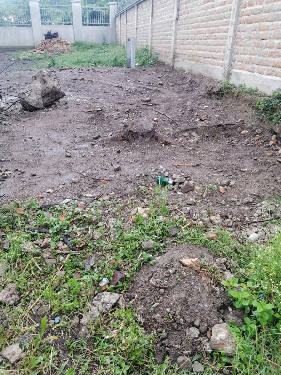 FFAAHN's tweet image. #ApoyoComunitario 
Personal de la #UOMP realiza trabajos de mantenimiento de las areas de la Escuela Dionisio de Herrera. De igual manera, instruyen a los estudiantes de último año sobre ejercicios de Orden Cerrado #EDOC, previo a los desfiles de las fiestas patrias.