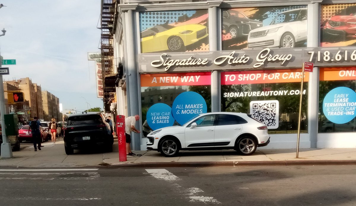 queenoftheclick's tweet image. Please stop #PlayingPolitics and do your job.

Why are these cars parked on the sidewalk in #BayRidge?