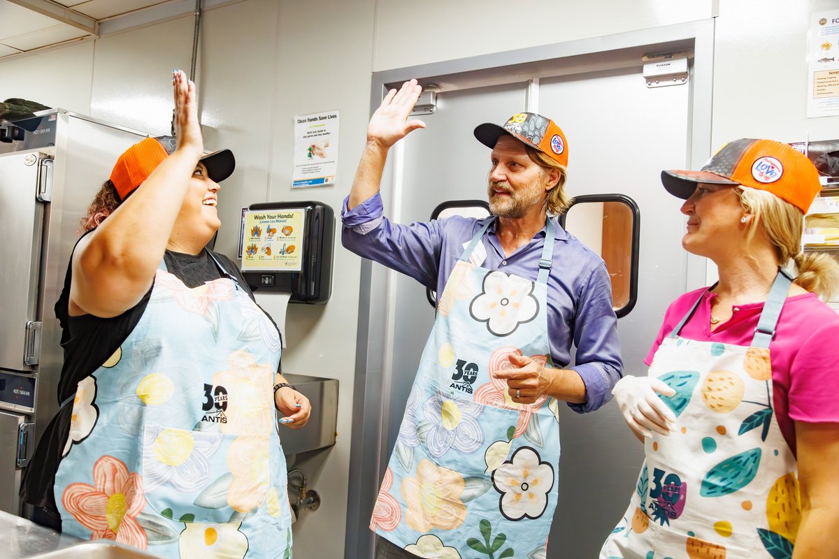 antisroofing's tweet photo. Another Meals of Love Mission Accomplished! ❤️

Team Antis, along with our friends from Prescott Management &amp; Ark Management were overjoyed to prepare and serve meals to the children and families of Ronald McDonald House San Diego! https://t.co/R8Y4jLtNNI