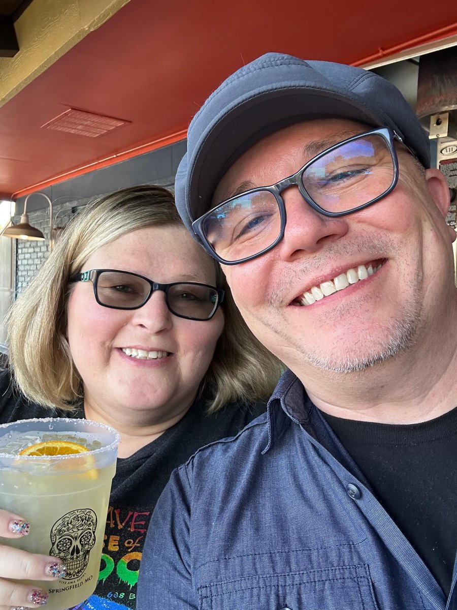 cullenbunn's tweet photo. Happy Wednesday, ya’ll! Cindy and I are meeting some folks for dinner but got here a bit early. We got here at extra drink o’clock! https://t.co/3wH8iLRtvb