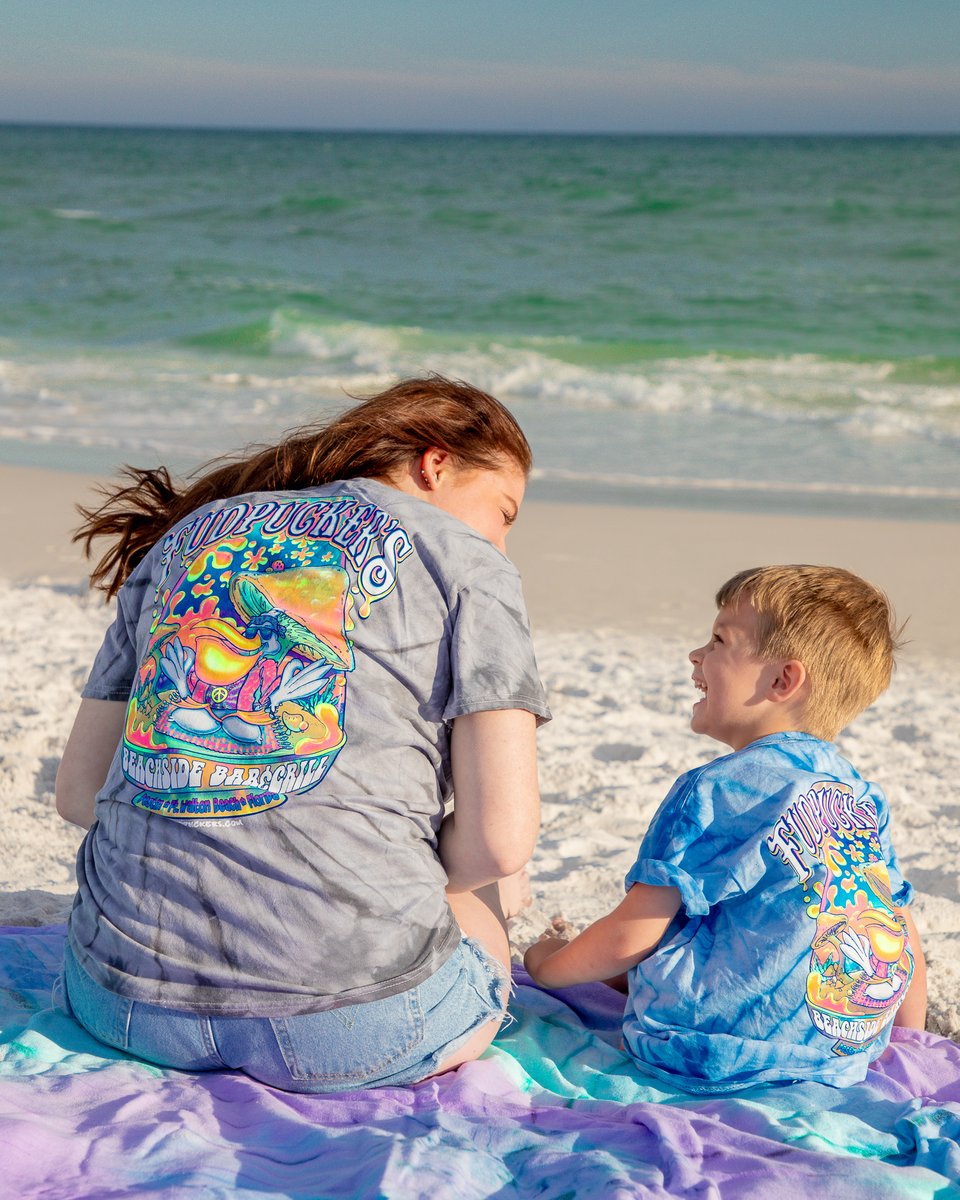 Fudpuckers's tweet photo. It's National Beach Day! We love where we live and our beautiful beaches! โ๏ธ๐๐๏ธ
#Fudpuckers #NationalBeachDay #beach #FudpuckersDestin #Destin #lavalamp #DestinRestaurants #destinfl #destinflorida #todoindestin #visitfl #familyfun #sunset #beachfront #beachin #gulfcoast https://t.co/Ib9wKpvvOT