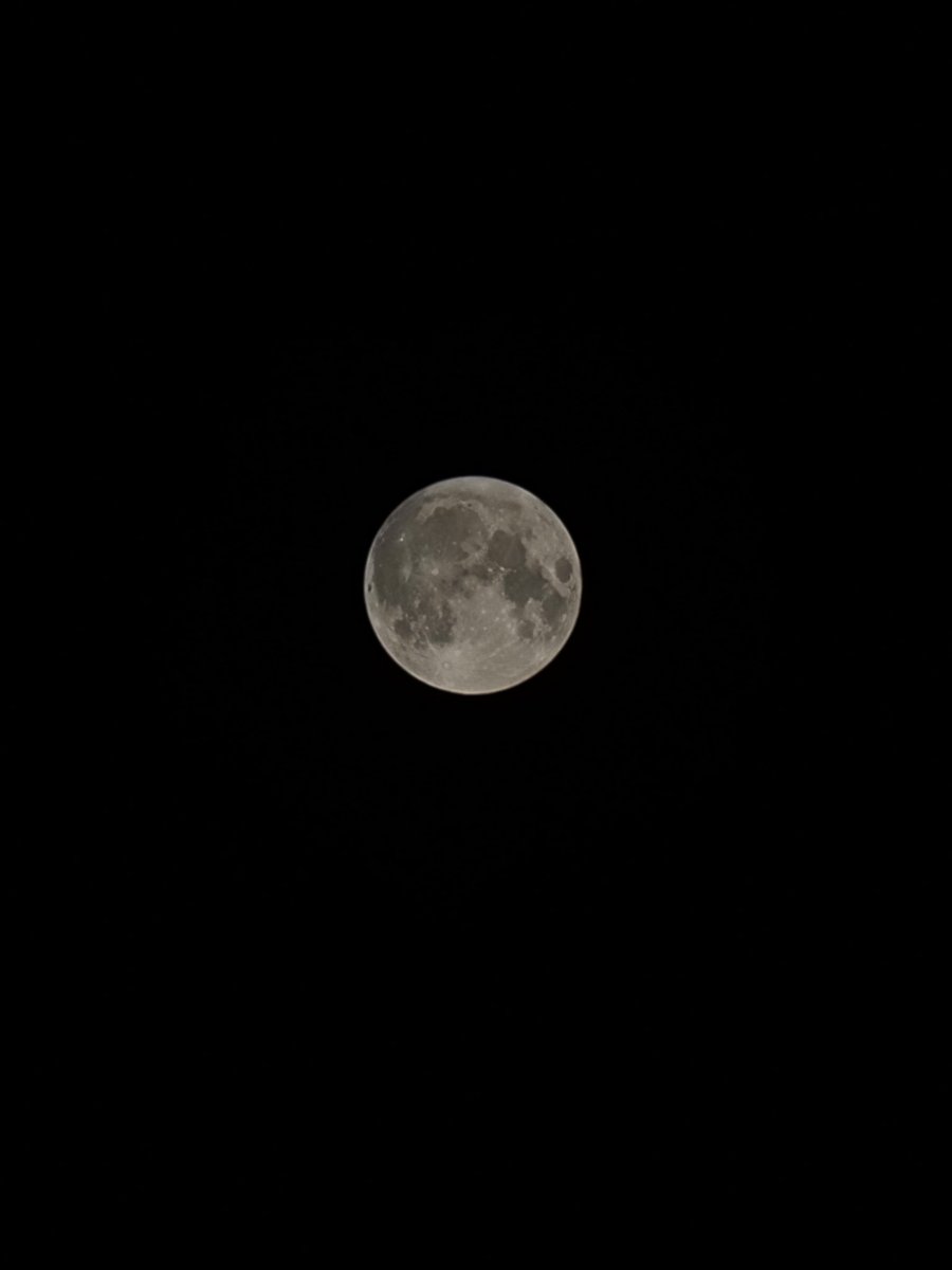 Elimace_'s tweet photo. La lune bleue ce soir.. 💫 https://t.co/nFTtDuugUP