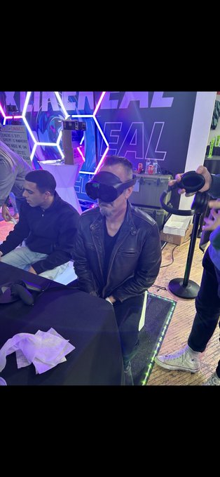 Happy bday @davidlordxxx https://t.co/rXFd4dovjC<a class="tags" href="/tag/davidlordxxx">@davidlordxxx</a>