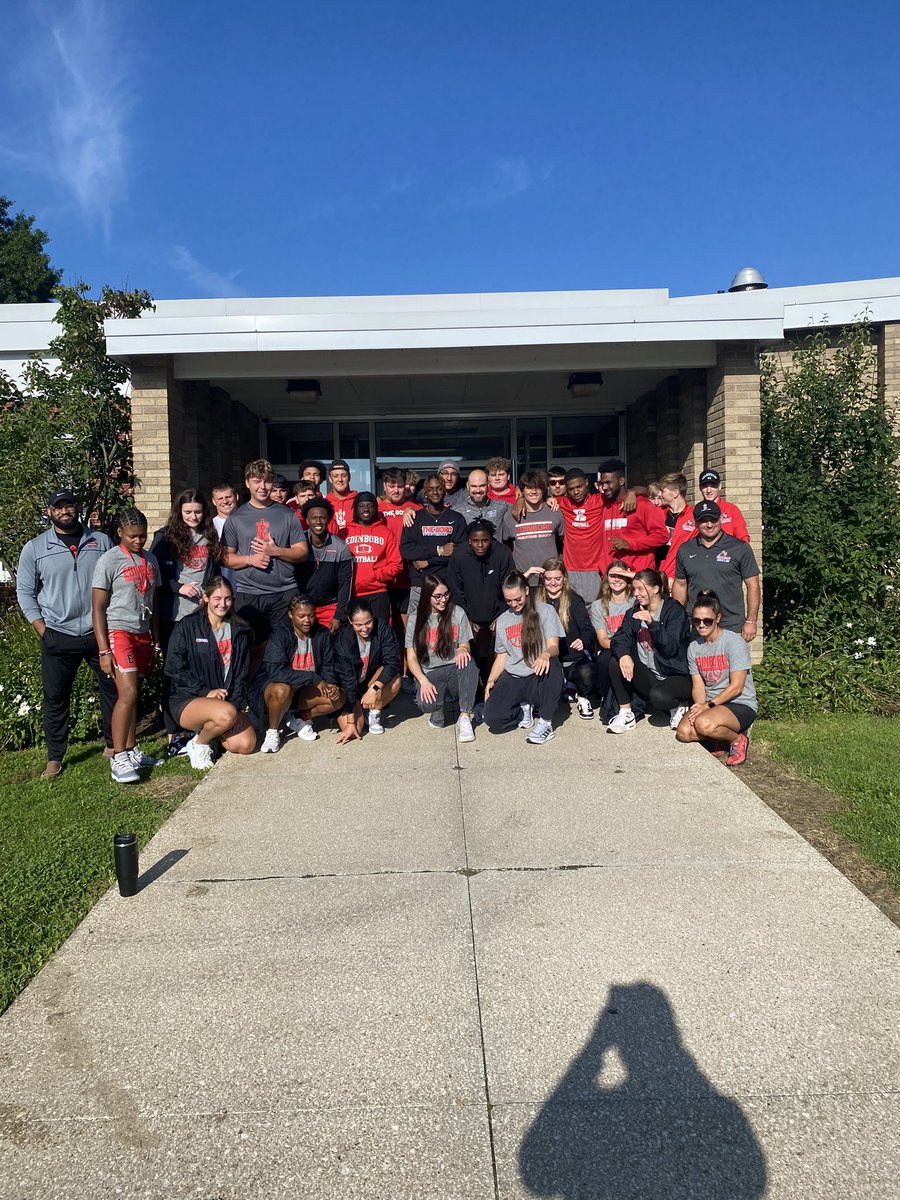 Greeting our local elementary school on their first day of class! Best of luck this year! 📓📝