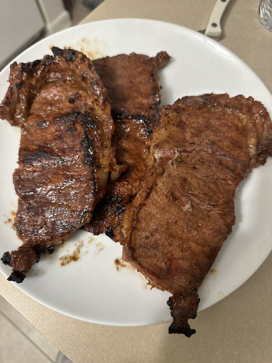 CommanderPrez's tweet image. Steaks from the grill, a cold glass and a good stick while listening to @redzoneinthelab talk ball with THEE Logan Paulsen
#RITL
#HTTC