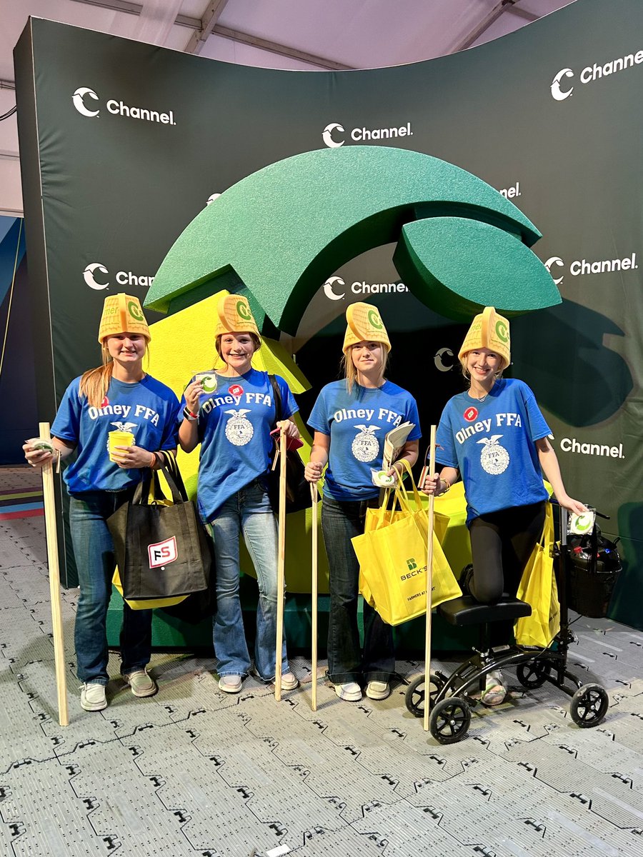 ChannelSeed's tweet photo. Day 2️⃣ was a sweet one. 🍪🤝 This team has had a blast introducing the reinvigorated Channel seed brand and sharing how we’re #ChannelingUp to help farmers rise to local challenges. 

Join us tomorrow for the finale of #FPS23! @Bayer4CropsUS https://t.co/xCWldcut6q