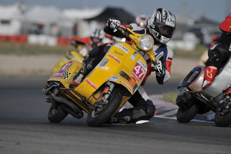 Vespa&Lambretta pics (@vespapics) on Twitter photo 