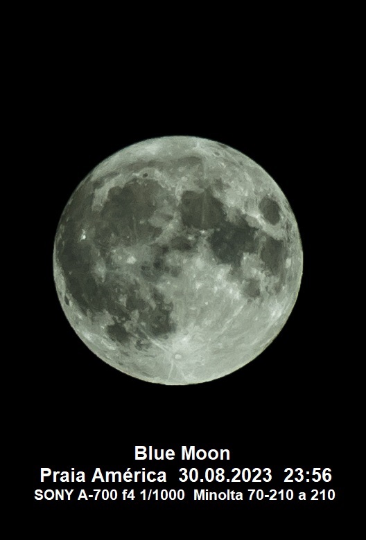 "Lúa azul" (Blue moon)