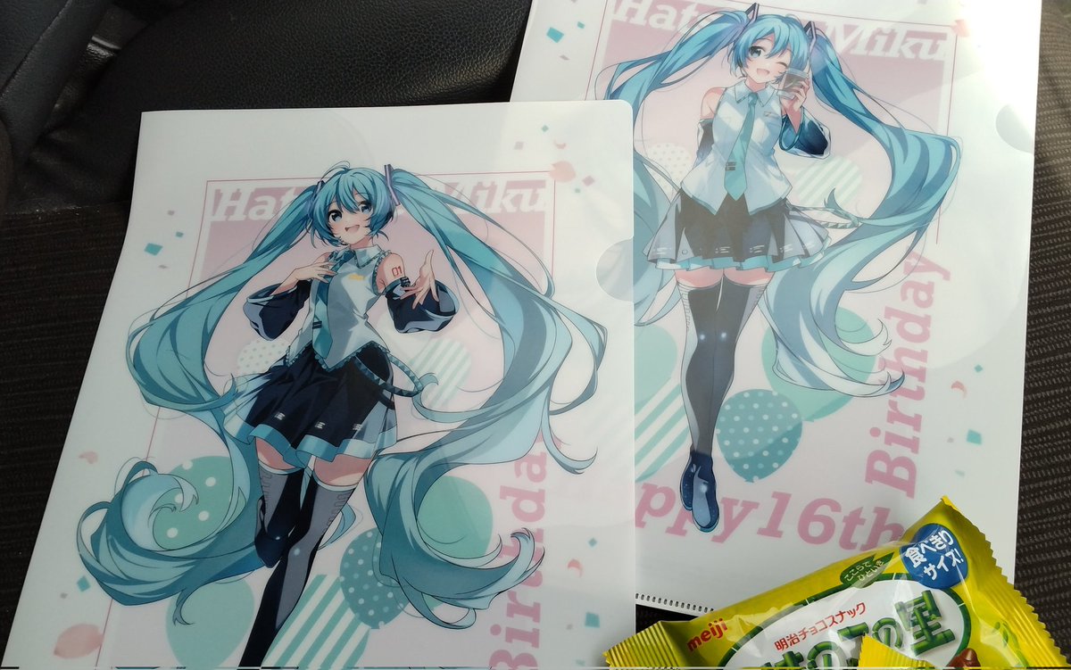 初音ミク 「立ち寄る度に何かしらのお菓子を買う羽目になってしまうローソン…フッフフ 恐ろしい」|TAKA02のイラスト
