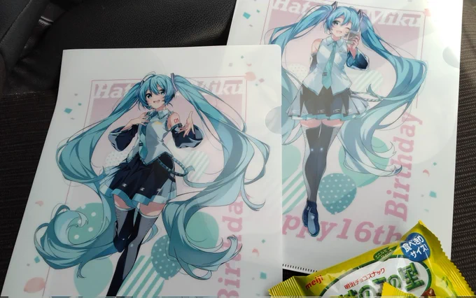 立ち寄る度に何かしらのお菓子を買う羽目になってしまうローソン…フッフフ 恐ろしいコンビニよ……(なお たけのこ派) 
