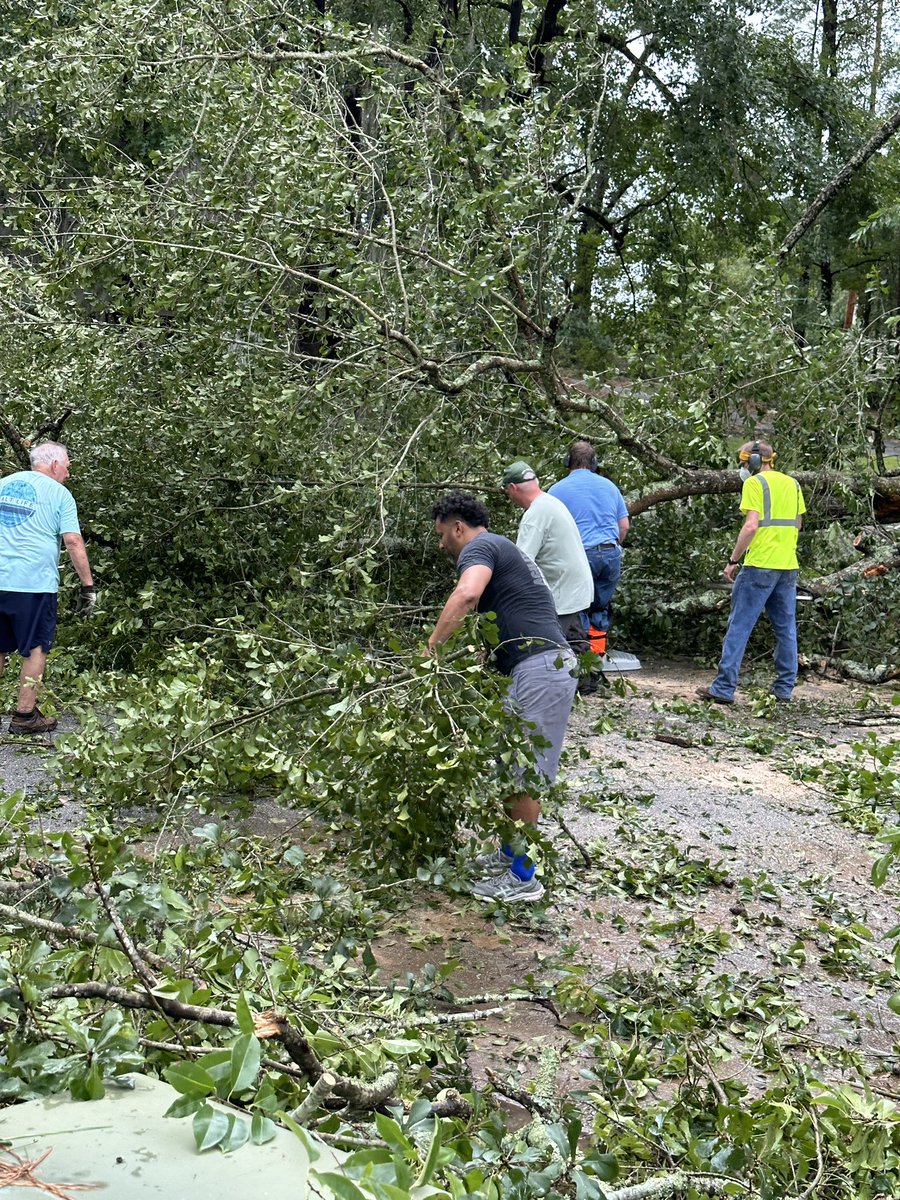 sethwllard89's tweet photo. @WCTV Old Wood Valley neighborhood in Valdosta, GA - Hurricane Idalia Damage https://t.co/1CAReyUBKp