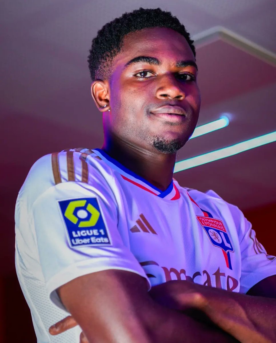 MichaelEssien's tweet image. Finalement il est lyonnais, Allez @OL Allez @Nana_Nuamah10 Bonne Chance mon Petit❤️💙⚽️