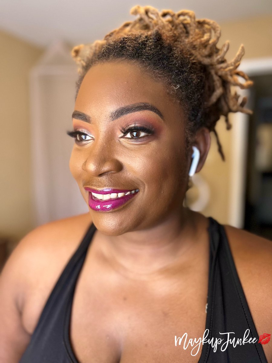 MaykupJunkee's tweet image. 📌@b_radiance True Complexion Contour Palette (M-D)
📌@MACcosmetics Raizin &amp;amp; Swiss Chocolate Blush 
📌@MACcosmetics EDSF in Glow With It 
📌#AbsoluteNewYork Slim Brow in Smoke 
📌@wetnwildbeauty Mega Clear Brow•Lash Mascara
📌 #NickaK Gel Liner @amazon Lashes