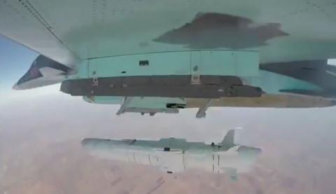 kmldial70's tweet photo. The #kh35U missile is well integrated on the Algerian #mig29M as we see on the scale model appeared two years ago in oneof the visits of #DmitryShugaev to #Algeria
it features range up to 260 klm and 145 kg warhead against land and surface targets with sea skimming capabilities https://t.co/wF8GNYOSq4