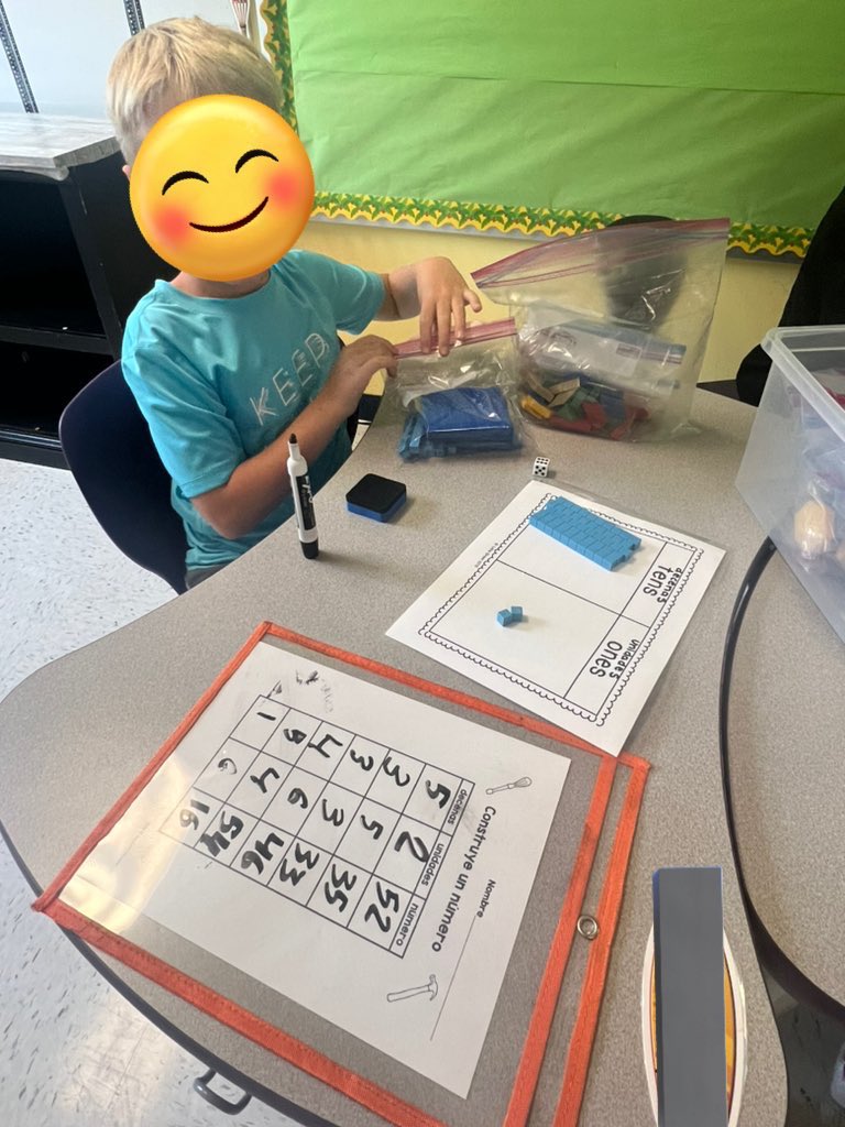soyverolucy's tweet image. Happy first week of learning Math in Spanish 📈👩🏽‍🏫 so happy with my new dual language learners!! GO HAWKS!! 
#UnitingOurworld #Secondgraders #placevalue #manipulatives #MCPS #HappyHaydon #ParticipateLearning  @ParticipateLrng @HappyHaydon