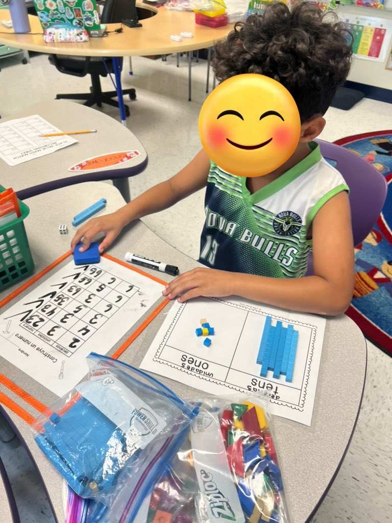 soyverolucy's tweet image. Happy first week of learning Math in Spanish 📈👩🏽‍🏫 so happy with my new dual language learners!! GO HAWKS!! 
#UnitingOurworld #Secondgraders #placevalue #manipulatives #MCPS #HappyHaydon #ParticipateLearning  @ParticipateLrng @HappyHaydon